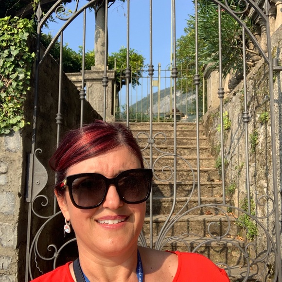 Meet your Posher, Sarah - Picture 1 of 1